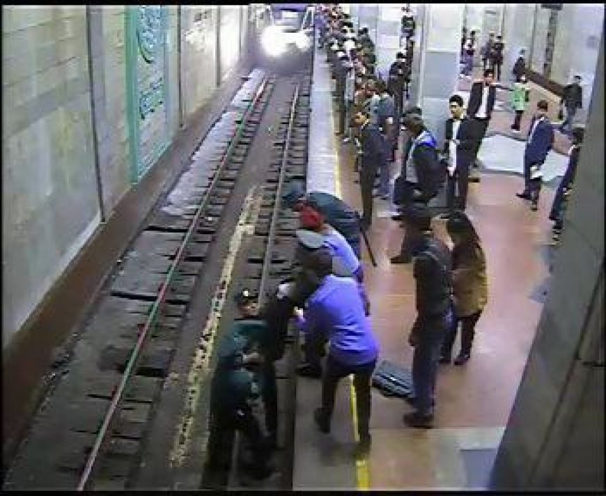 Toshkent metrosida talaba qiz poyezd relsga sakradi
